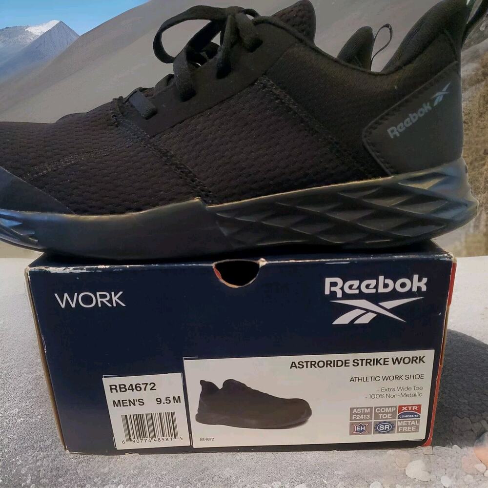 NWB Reebok Astroride Strike Athletic Work Shoe • RB4672 Size 9.5 M Black